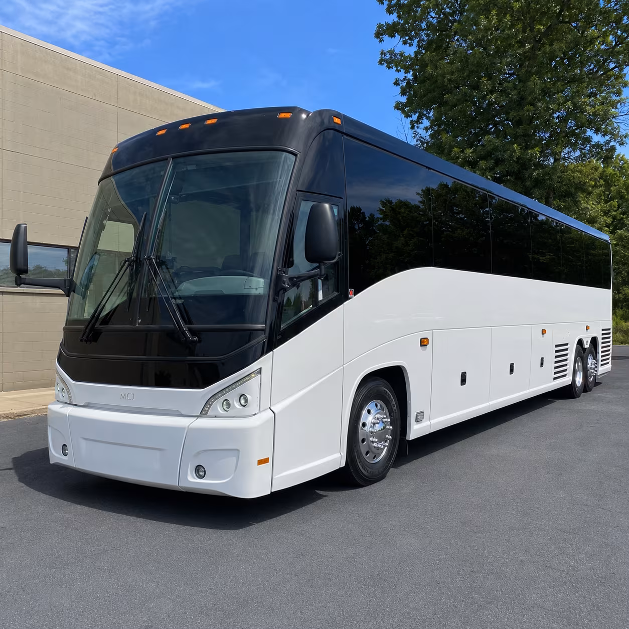 hotel and convention shuttle buses near milpitas airports
