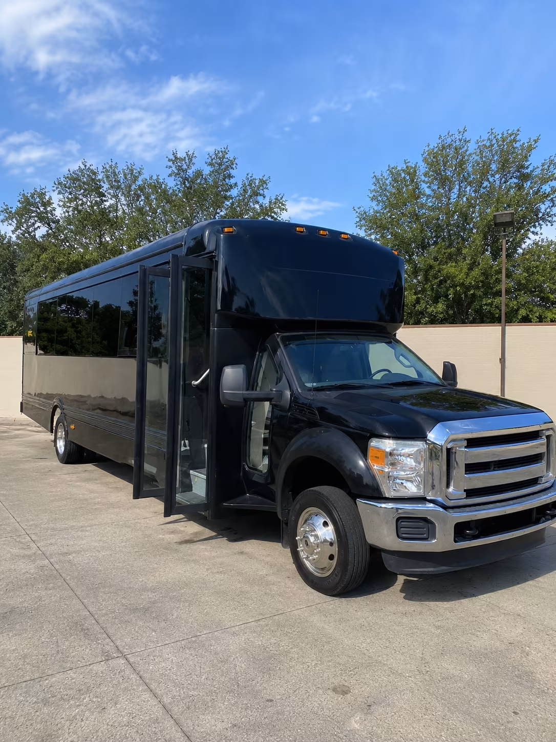 milpitas 20 passenger party bus